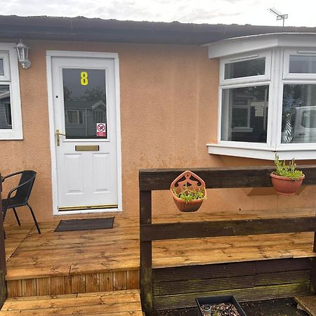 Semi-Detached Chalet - Uddingston, Glasgow Exteriér fotografie