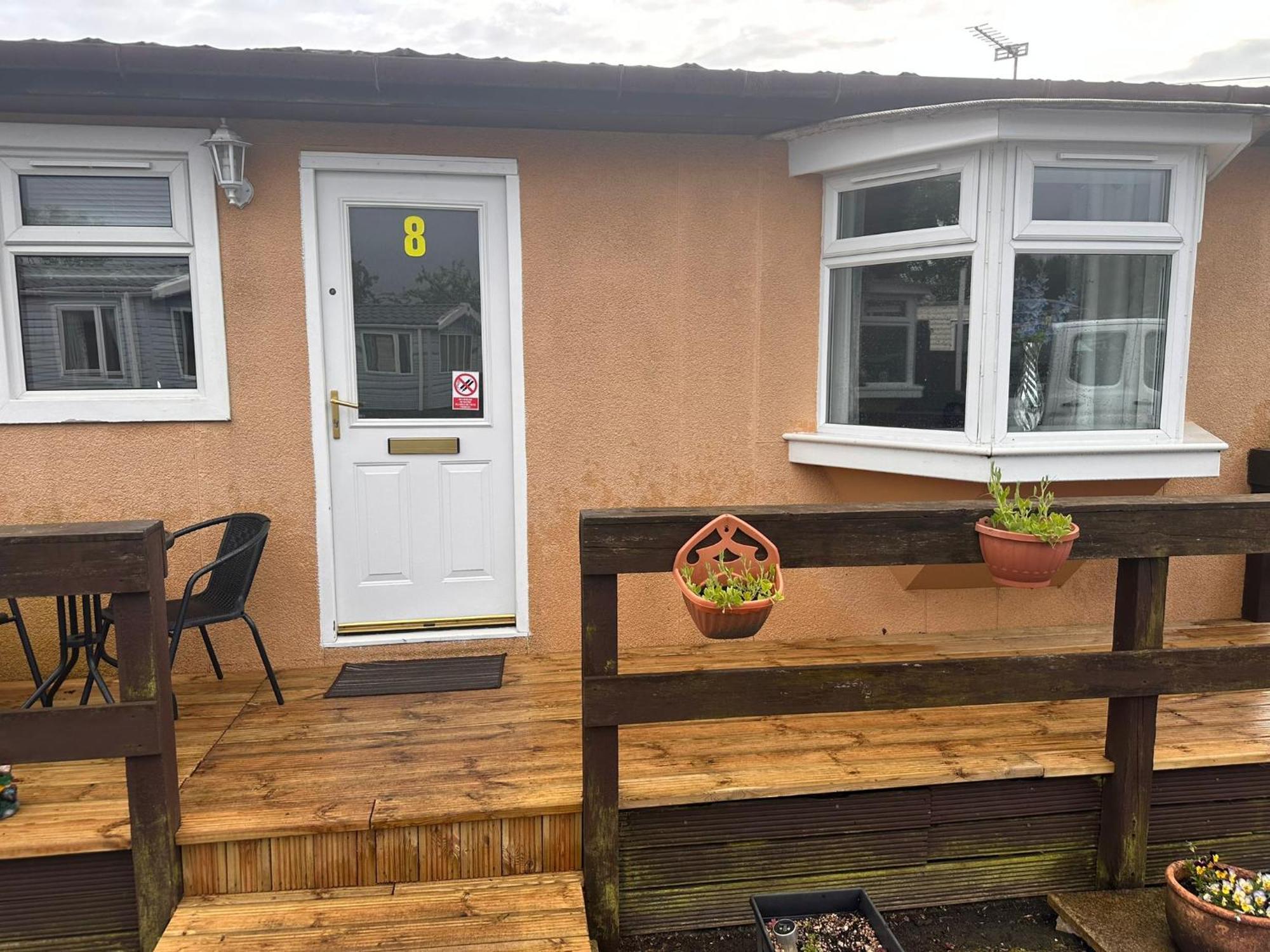 Semi-Detached Chalet - Uddingston, Glasgow Exteriér fotografie